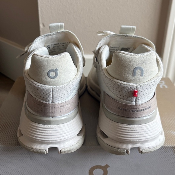 GUC on running cloudnova 2 ice/sand size 5.5 with original shoe box - Picture 4 of 16